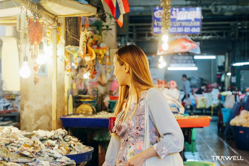 the woman shopping a fresh market